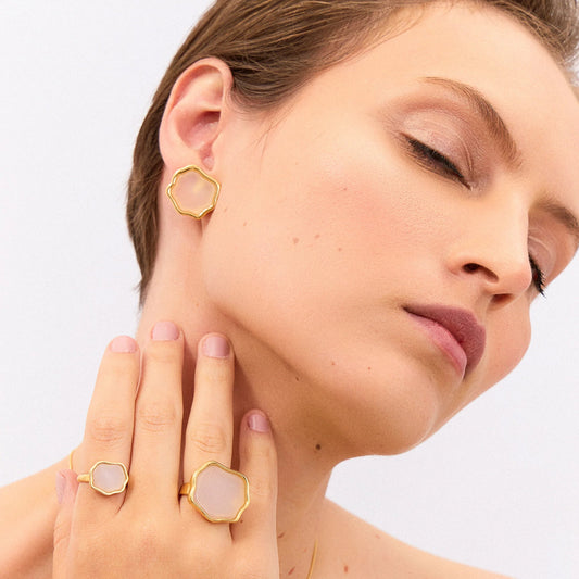 Anel Sita com Ágata Branca em Banho de Ouro 18 K