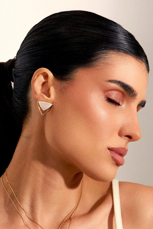 Brinco Equilíbrio com a Madrepérola em Banho de Ouro 18K