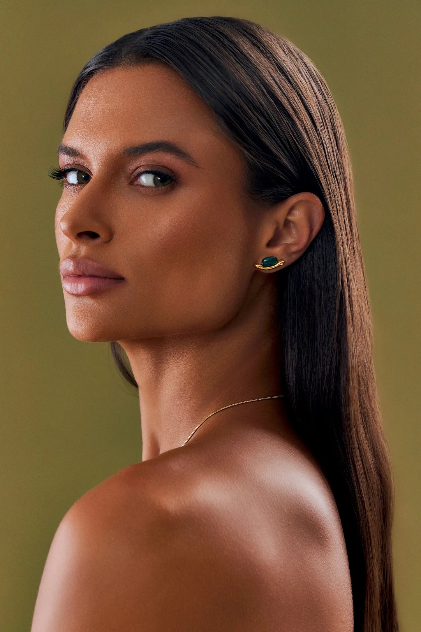 Colar Sentir com Ágata Verde em Banho de Ouro 18K para atrair equilíbrio, prosperidade e renovação para o seu dia a dia.