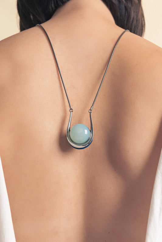 Colar Magnetismo Esmaltado Azul Anil Ágata Azul Céu Liso Banhado a Ródio Negro