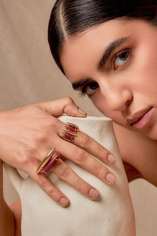 Anel Origem com Resina Italiana Vinho em Banho de Ouro 18K. AIMER JOIAS