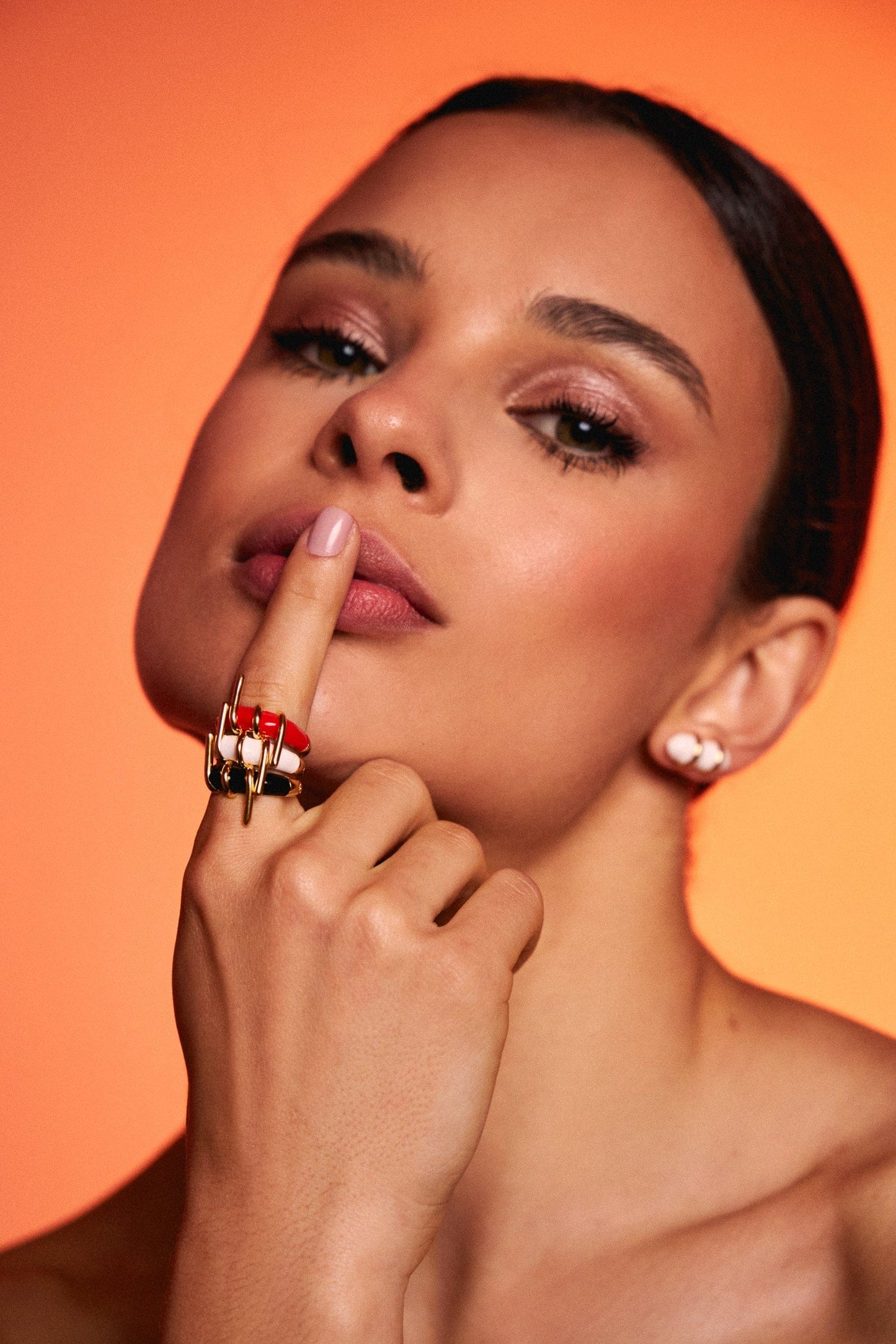 Anel Trama - Esmaltação Branca Semijoias de luxo e design exclusivo