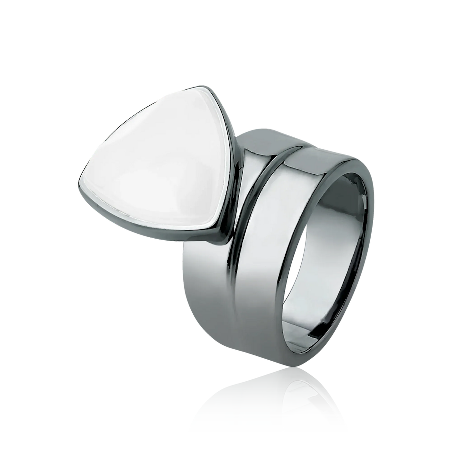 Use o Anel Equilíbrio com Pedra Porcelana Branca em Banho de Ródio Negro para atrair serenidade e clareza.