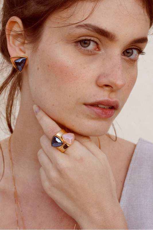 Anel Equilíbrio com Quartzo Fumê em Banho de Ouro 18K