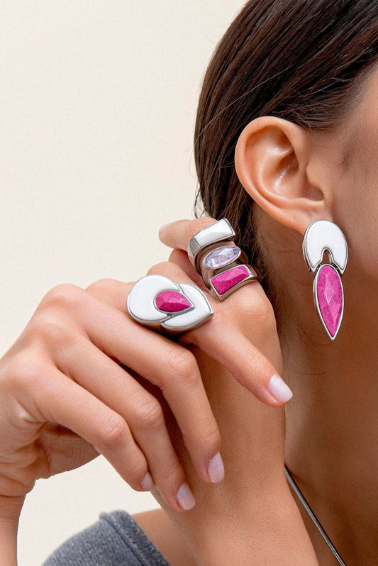 Anel Flor de Lótus Porcelana e Feldspato Rosa Pink Banhado a Ródio Negro