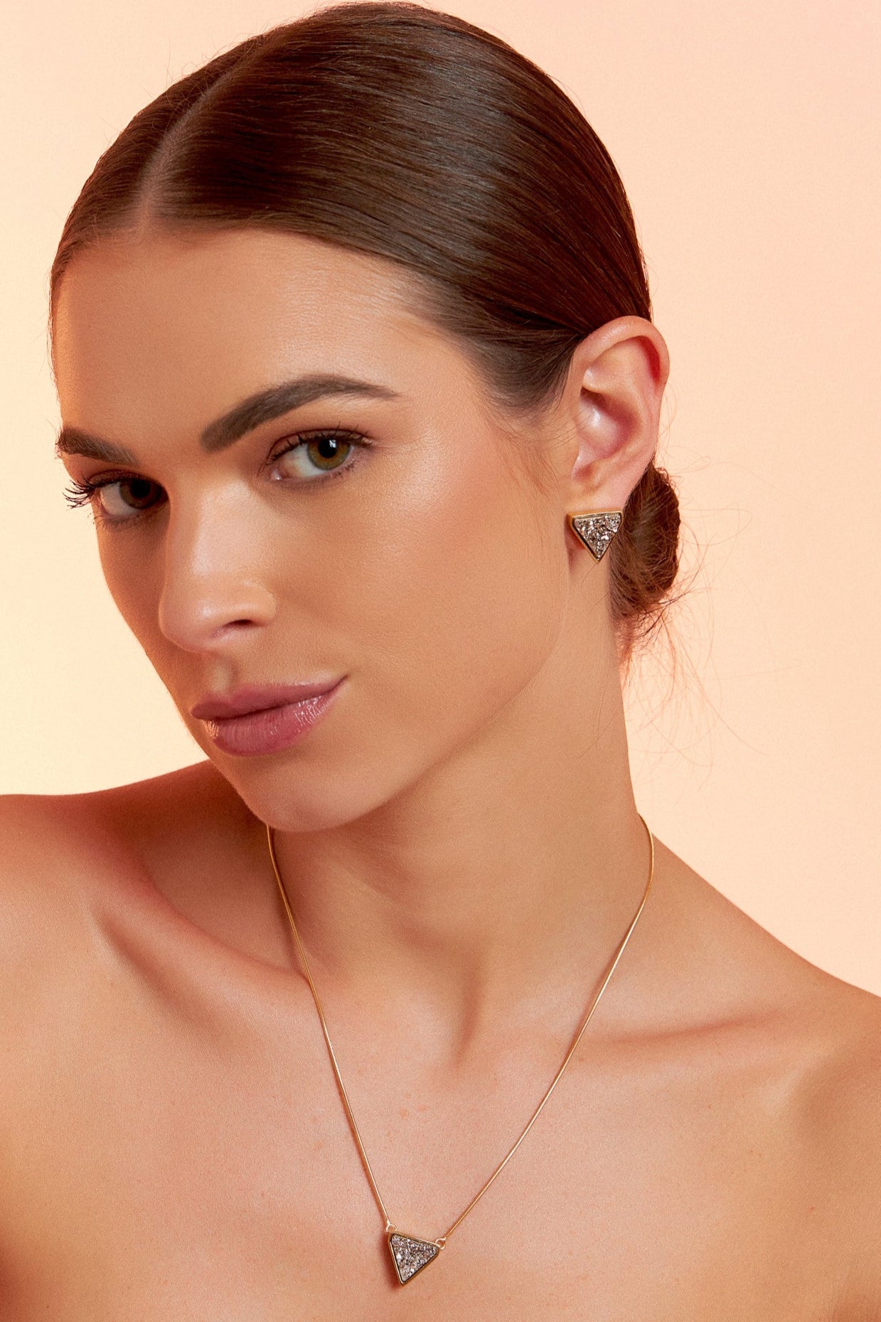 Brinco Dynamís com Drusa Platina em Banho de Ouro 18K