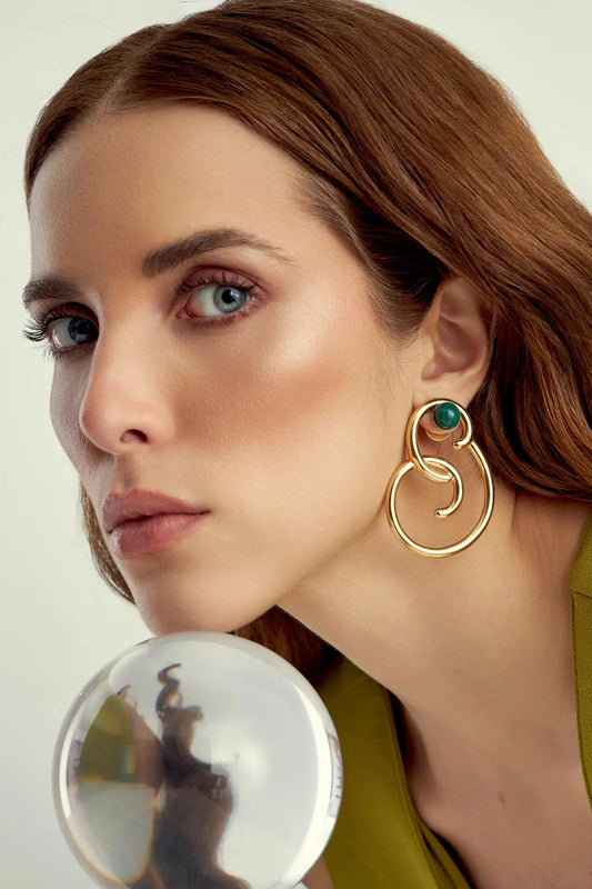 Brinco Trajetos com Malaquita em Banho de Ouro 18K