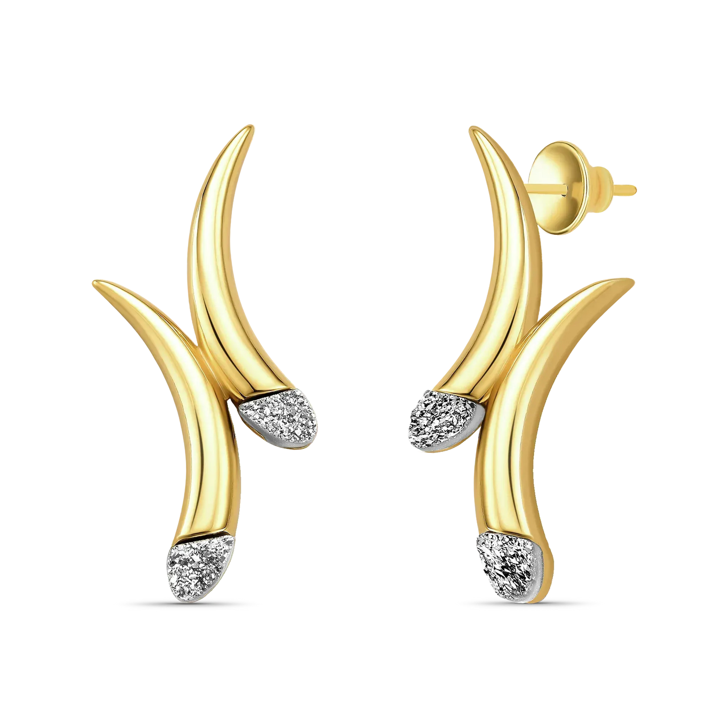 Use o Brinco Caminhos com Drusa Metalizada em Banho de Ouro 18K para um toque de brilho intenso e textura única, unindo estilo e simbologia.