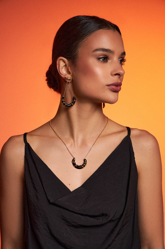 Colar Entrelaço - Esmaltação Preta Semijoias de luxo e design exclusivo