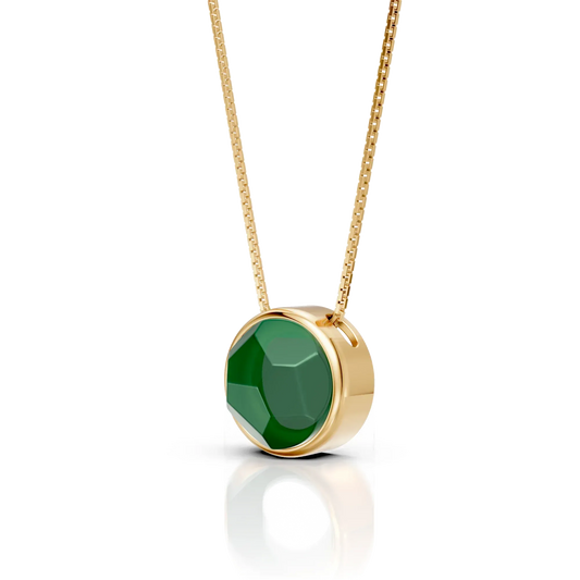 O Colar Classic com Ágata Verde em Banho de Ouro 18K é uma semijoia sofisticada. O tom profundo e elegante de verde da Ágata, em lapidação multifacetada, é realçado pelo brilho luxuoso do ouro, criando uma peça de destaque com acabamento premium e apelo atemporal.
