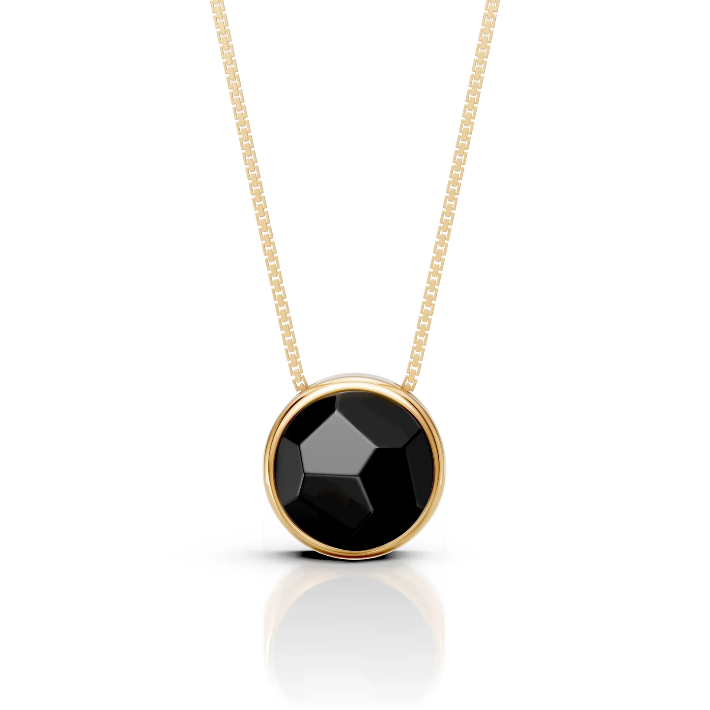 O Colar Classic com Obsidiana Negra em Banho de Ouro 18K é uma semijoia sofisticada. O tom preto profundo e polido da Obsidiana, em lapidação multifacetada, é realçado pelo brilho luxuoso do ouro, criando uma peça de destaque com contraste moderno e um acabamento premium.