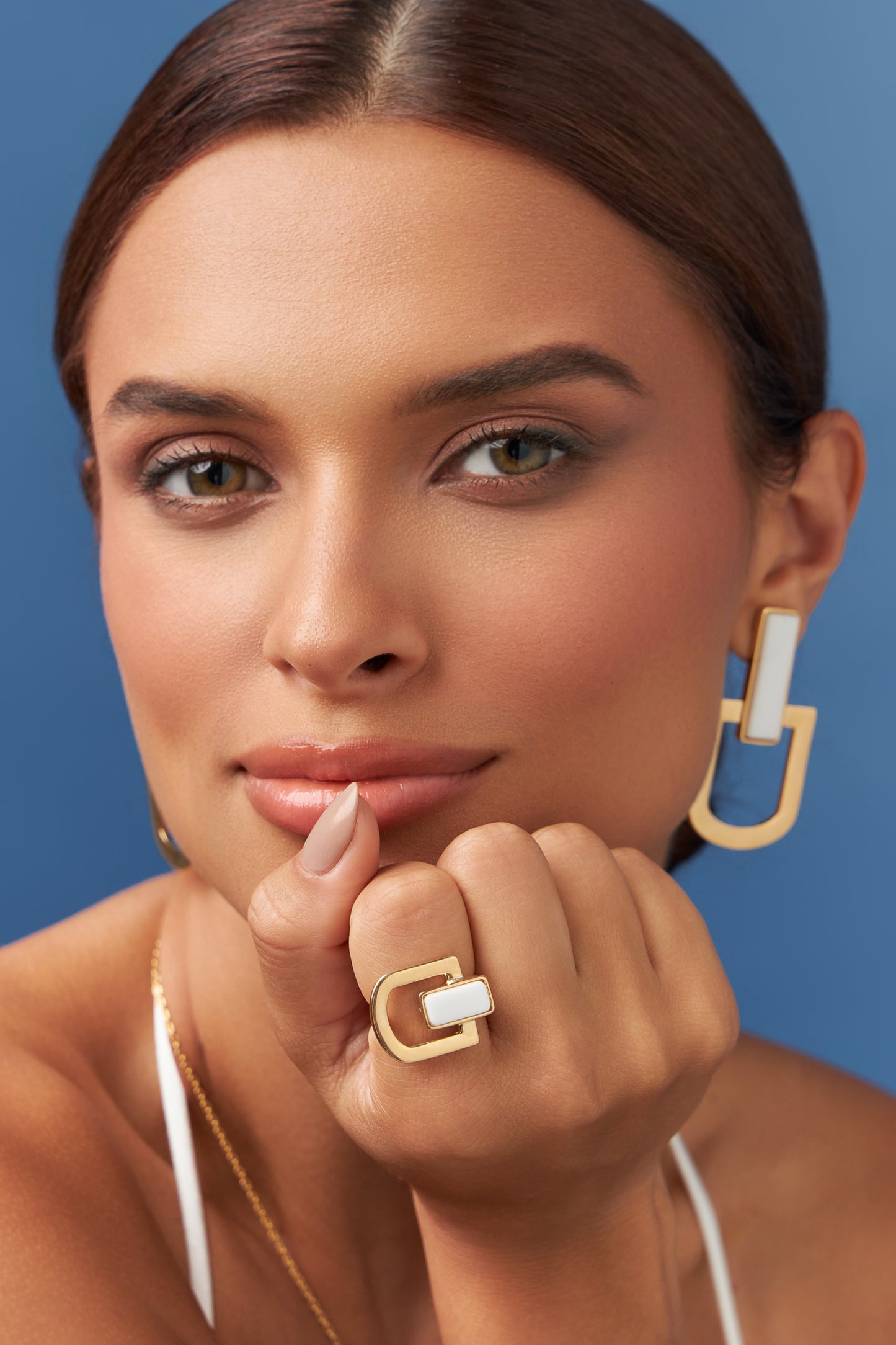 Brinco Elos - Porcelana Branca | Semijoia Banhada a Ouro 18K