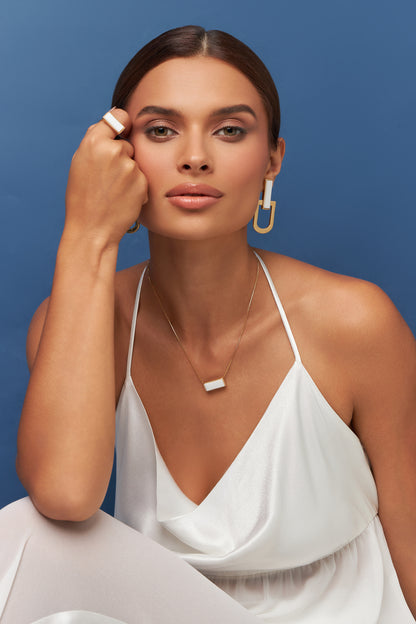 Brinco Elos - Porcelana Branca | Semijoia Banhada a Ouro 18K