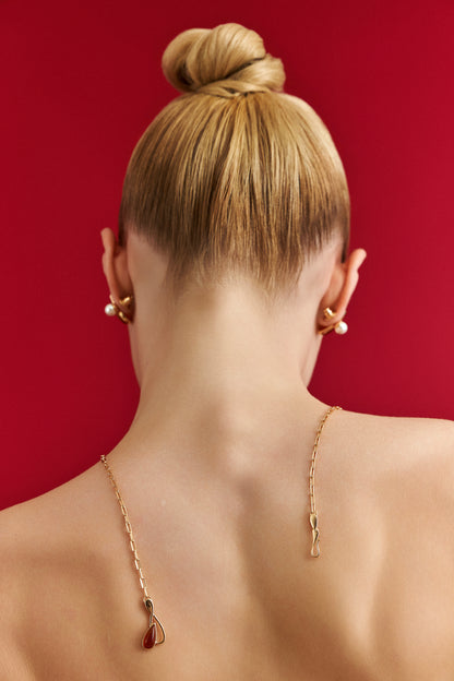 Colar União com Ágata Vermelha – detalhe do pingente com pedra natural em semijoia banhada a ouro 18k – Aimer Joias
