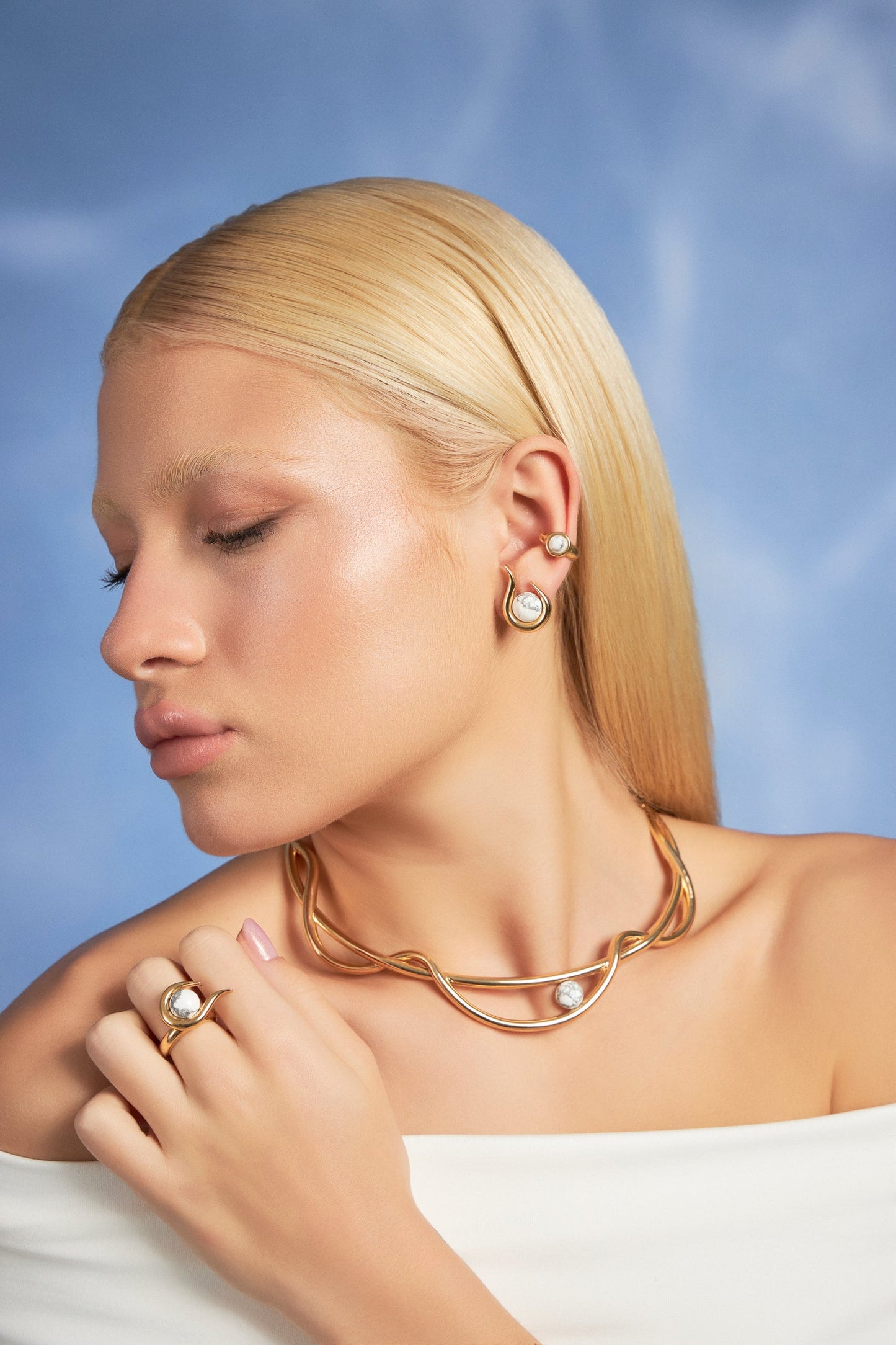 Colar Choker Aurora, Brinco Órbita e Anel Órbita — Howlita Branca, coleção Supernova, Aimer Joias
