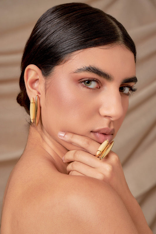 Anel Ecoa - Resina Creme em Banho de Ouro 18K - AIMER