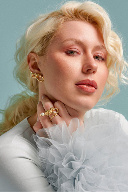  Anel Laços com Pérola em Banho de Ouro 18K para atrair sabedoria, equilíbrio emocional, cura e proteção. 