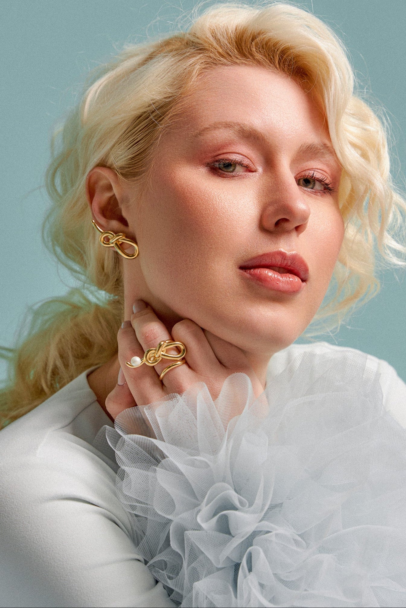  Anel Laços com Pérola em Banho de Ouro 18K para atrair sabedoria, equilíbrio emocional, cura e proteção. 