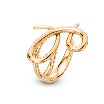 O Anel Rabiscos em Banho de Ouro 18K traduz a magia do risco que se arrisca a ser algo, com formas orgânicas e minimalistas. Este anel celebra a beleza do gesto livre e expressivo, sendo uma peça discreta, mas que carrega movimento e significado. É a essência da Coleção Entre o Traço e a Forma no seu dedo.