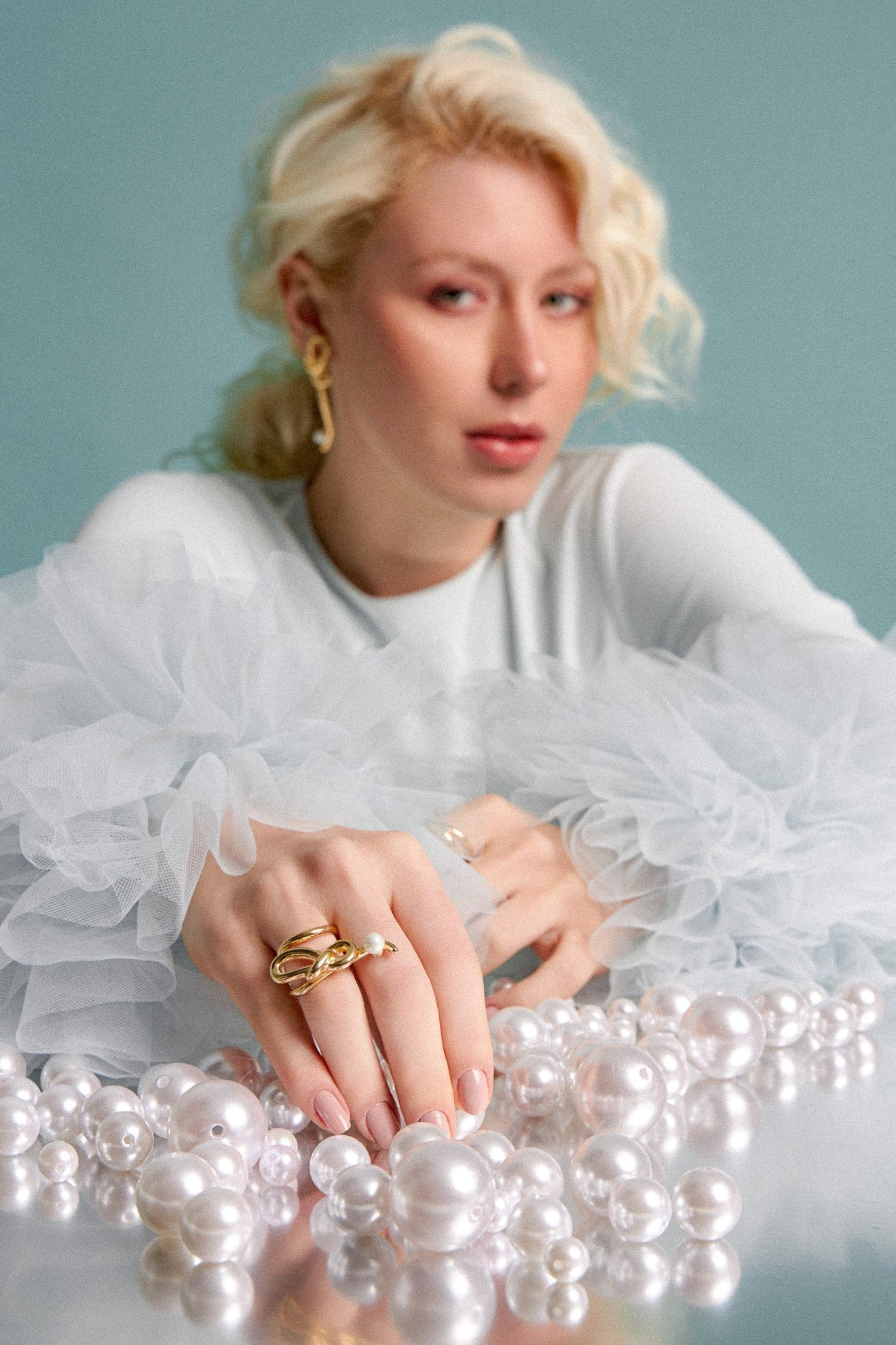  Anel Laços com Pérola em Banho de Ouro 18K para atrair sabedoria, equilíbrio emocional, cura e proteção. 