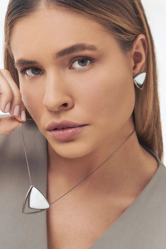 Brinco Equilíbrio com a Porcelana Branca em Banho de Ródio Negro - AIMER JOAIS