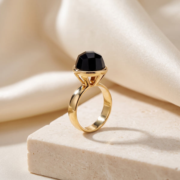 Anel Classic - Onix, banhado a ouro 18k