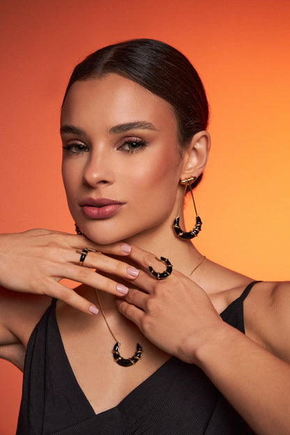 Anel Entrelaço - Esmaltação Preta Semijoias de luxo e design exclusivo