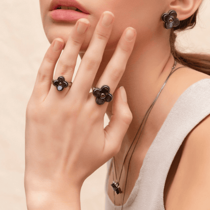 Anel Radiante - Obsidiana Negra Metalizada Semijoias de luxo e design exclusivo