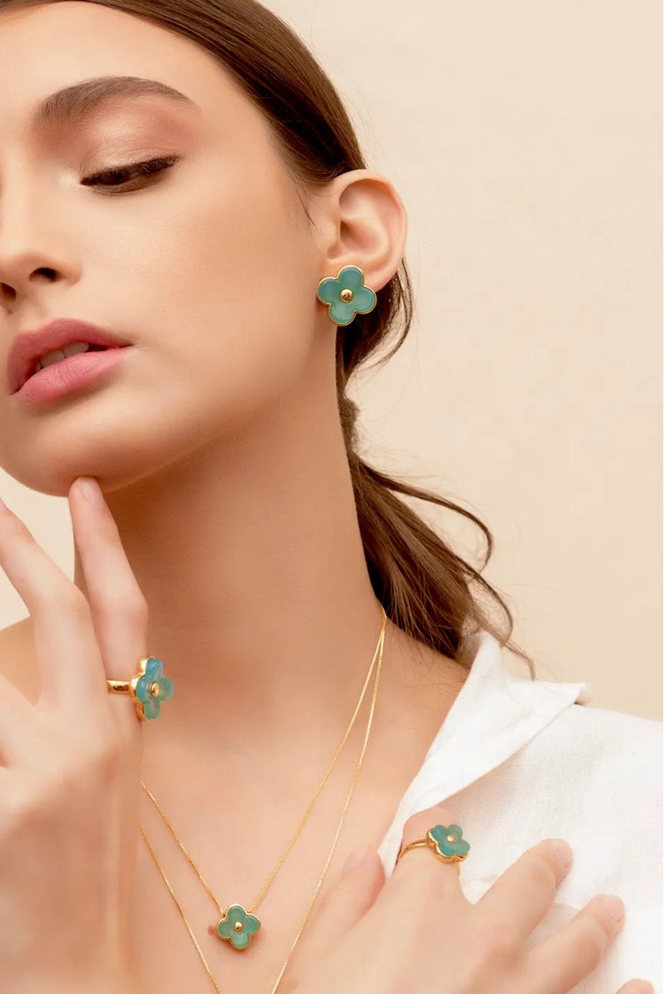 Anel Afeto com Ágata Azul Céu em Banho de Ouro 18K