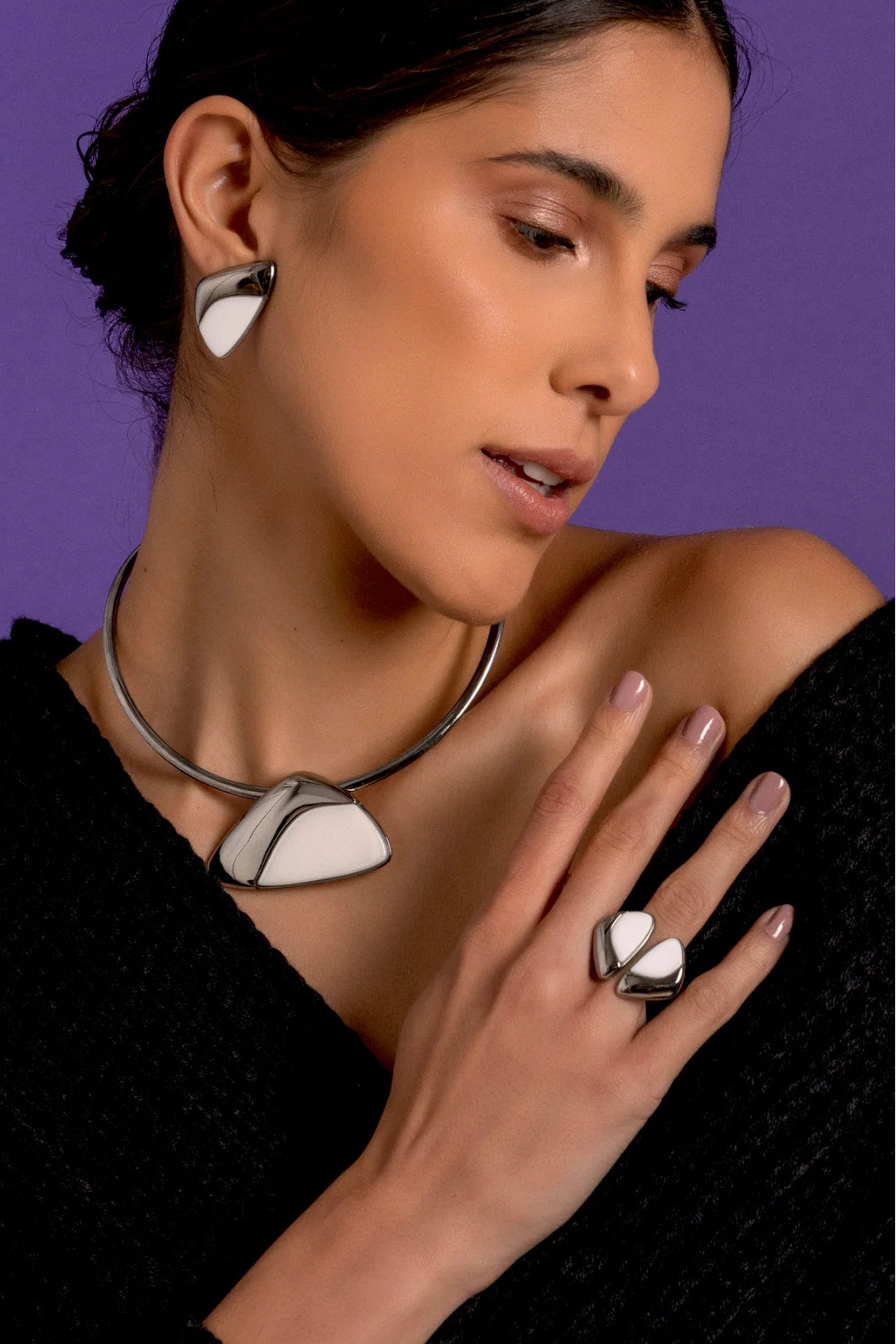 Anel Ailes com Porcelana Branca em Banho de Ródio Negro