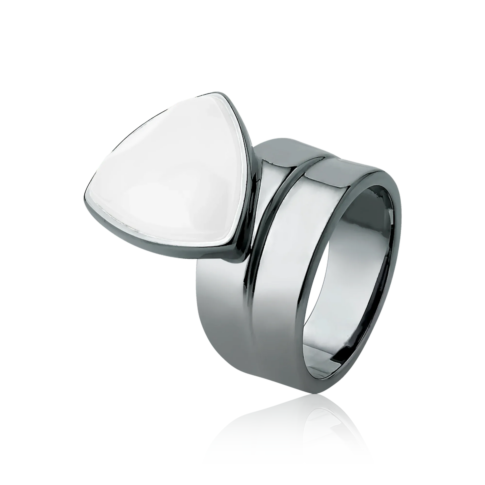 Use o Anel Equilíbrio com Pedra Porcelana Branca em Banho de Ródio Negro para atrair serenidade e clareza.