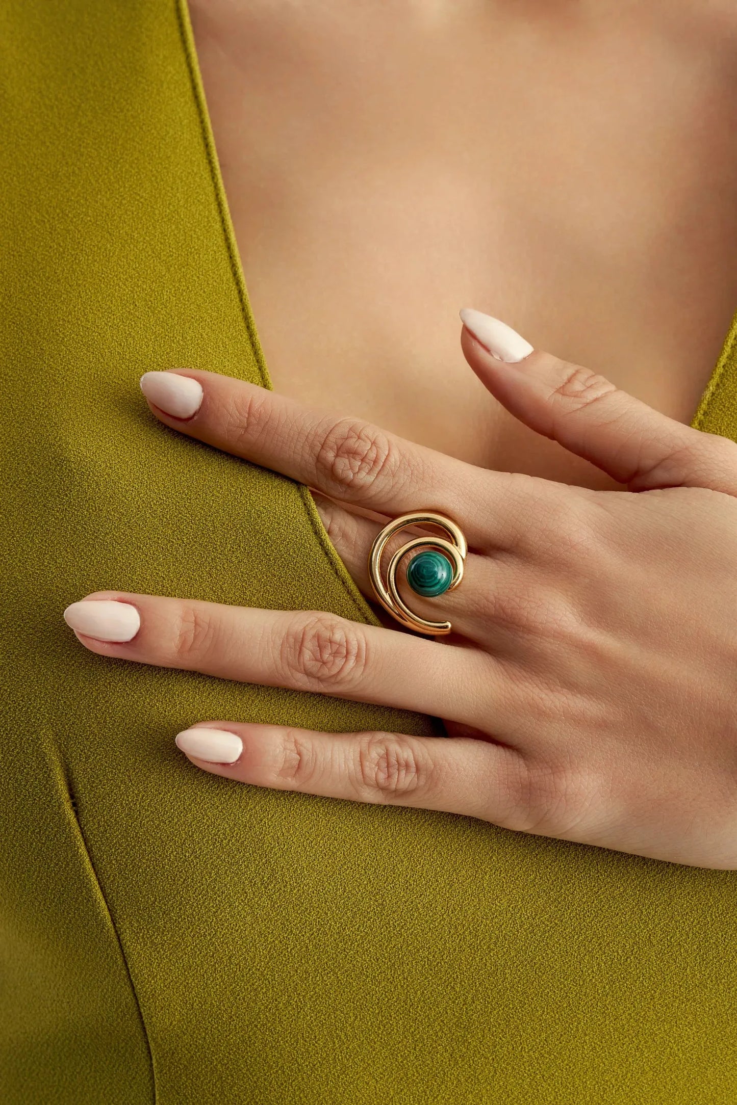 Anel Espiral com Malaquita em Banho de Ouro 18K
