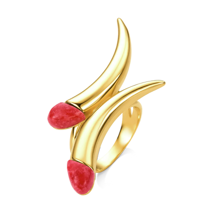 O Anel Caminhos com Feldspato Vermelho e Banho de Ouro 18K é uma joia de alto impacto. O tom vibrante e sedutor do Feldspato Vermelho Cabochão é realçado pelo brilho inconfundível do Ouro 18K, conferindo presença e poder a quem usa.