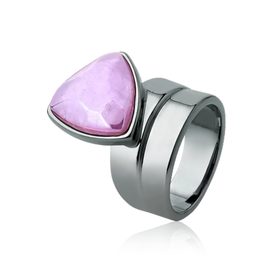 Inspirado na busca por harmonia e serenidade, o Anel Equilíbrio celebra a arte de encontrar a medida perfeita em cada aspecto da vida. Seu design minimalista e elegante é a representação visual da calma e da força interior, lembrando-a de que a verdadeira beleza reside na sua capacidade de manter o equilíbrio.

Use o Anel Equilíbrio com Ametista em Banho de Ródio Negro para elevar sua intuição e promover a calma. Uma peça que une sofisticação e a poderosa energia das pedras naturais.