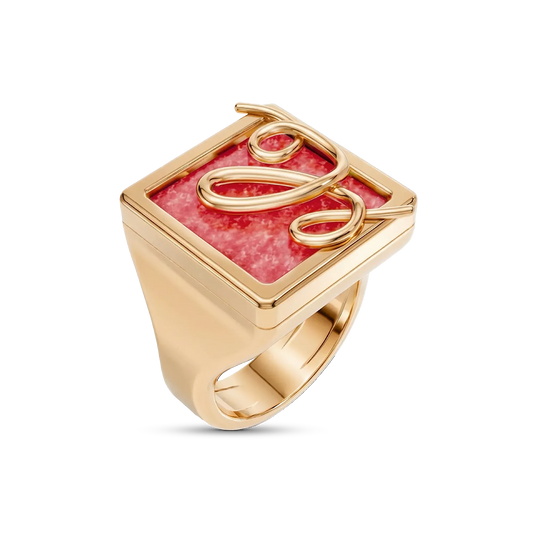 O Anel Forma com Feldspato Vermelho em Banho de Ouro 18K é um anel de mindinho moderno, destacando a pedra com um arrojado metal sobreposto. O Feldspato Vermelho simboliza energia e impulso, tornando-o ideal para quem busca vitalidade e força de vontade. Com seu design contemporâneo de linhas em metal sobre a pedra, esta joia é perfeita para expressar elegância e personalidade no seu dia a dia.