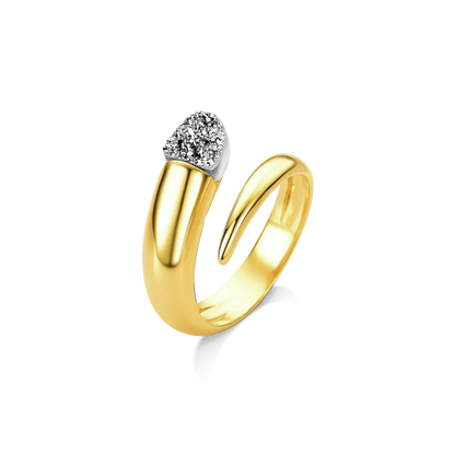 O Anel Momento com Drusa Metalizada em Banho de Ouro 18K é uma joia que combina a textura e o brilho intenso da Drusa com a nobreza do Ouro 18K, resultando em uma peça de sofisticação inigualável.