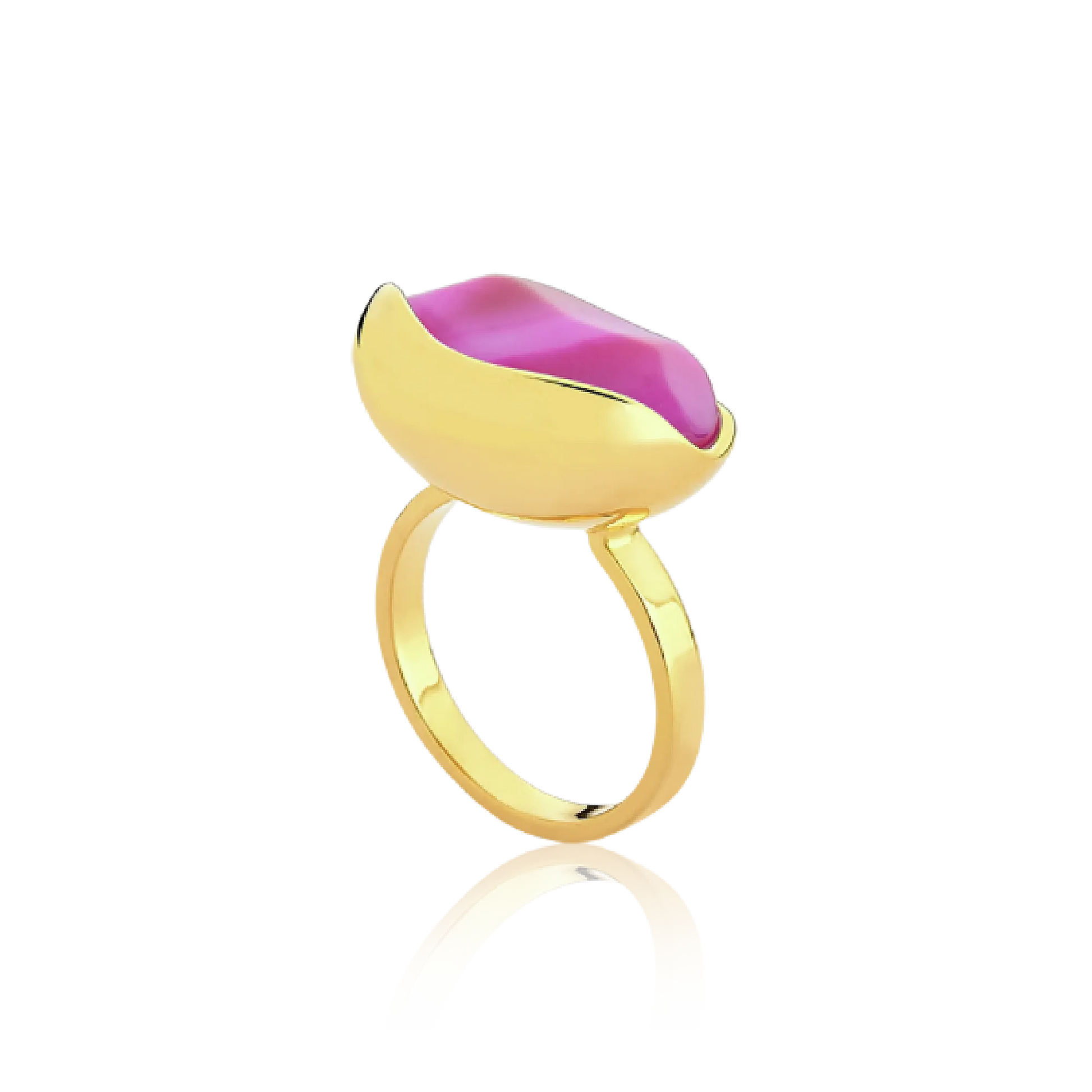 O Anel Renascer com Ágata Rosa Pink Listrada e Banho de Ouro 18K é uma peça vibrante e marcante. A lapidação multifacetada da Ágata realça seus tons de rosa com listras, criando um visual sofisticado e cheio de personalidade que contrasta com o luxo do banho de ouro.