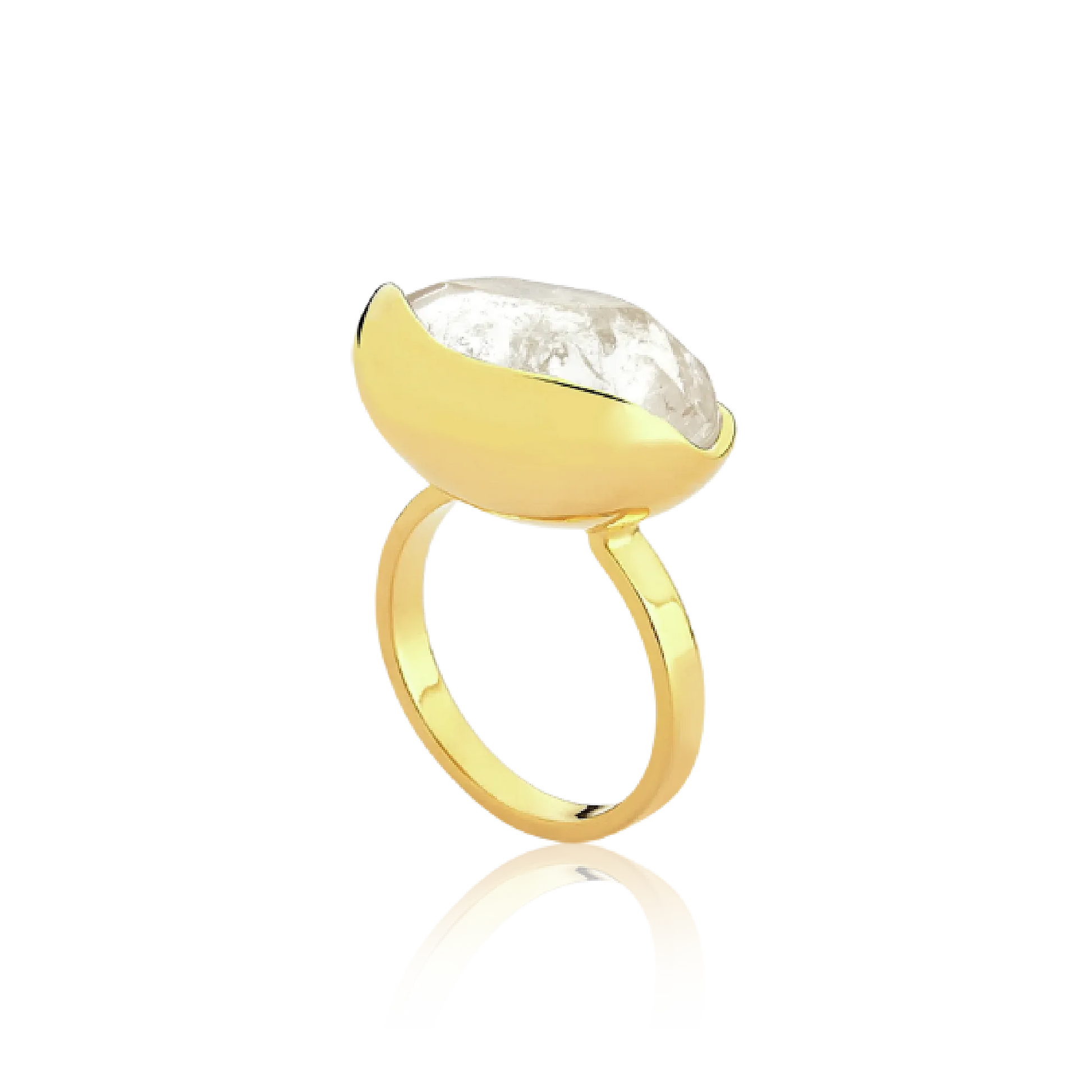 O Anel Renascer com Cristal de Rocha e Banho de Ouro 18K é uma peça clássica e atemporal. A lapidação multifacetada do cristal transparente proporciona um brilho intenso, criando um visual sofisticado que contrasta com o luxo do banho de ouro.