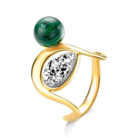 Celebre sua jornada de renovação com o Anel Recomeço. A semijoia que simboliza novos ciclos, unindo a elegância do Ouro 18k ao brilho das pedras naturais brasileiras.