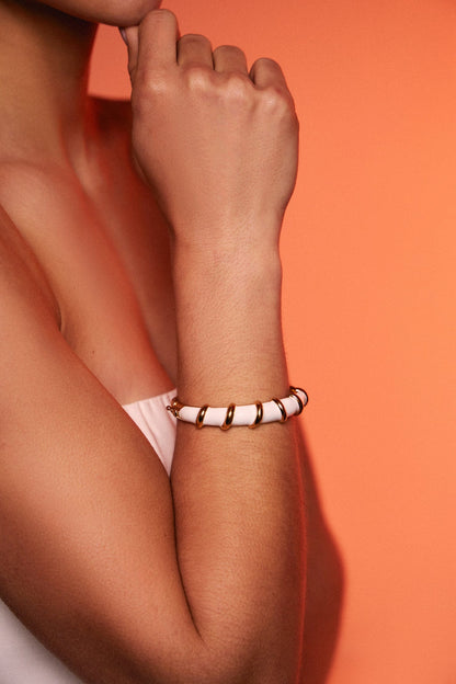 Bracelete Macramê - Esmaltação Branca Semijoias de luxo e design exclusivo