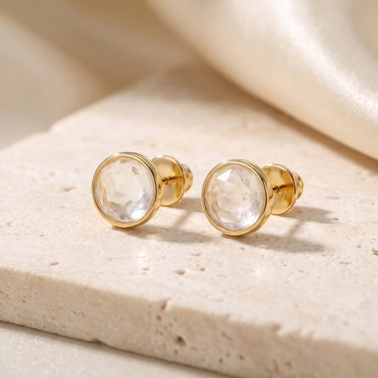 Par de brincos Classic Cristal de Rocha banhados a ouro 18k sobre travertino | Aimer Joias