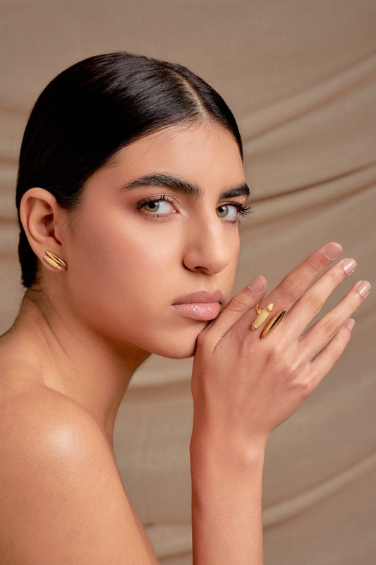 Brinco Origem com Resina Italiana Creme e Banho de Ouro 18K para atrair harmonia e prosperidade. AIMER