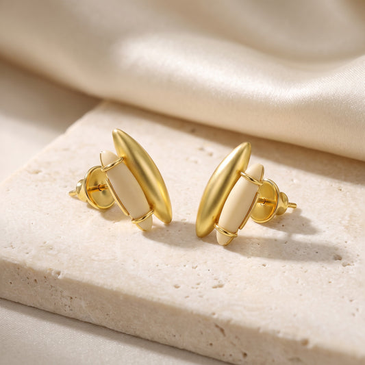Par de brincos Origem Resina Italiana Creme banhados a ouro 18k sobre travertino | Aimer Joias