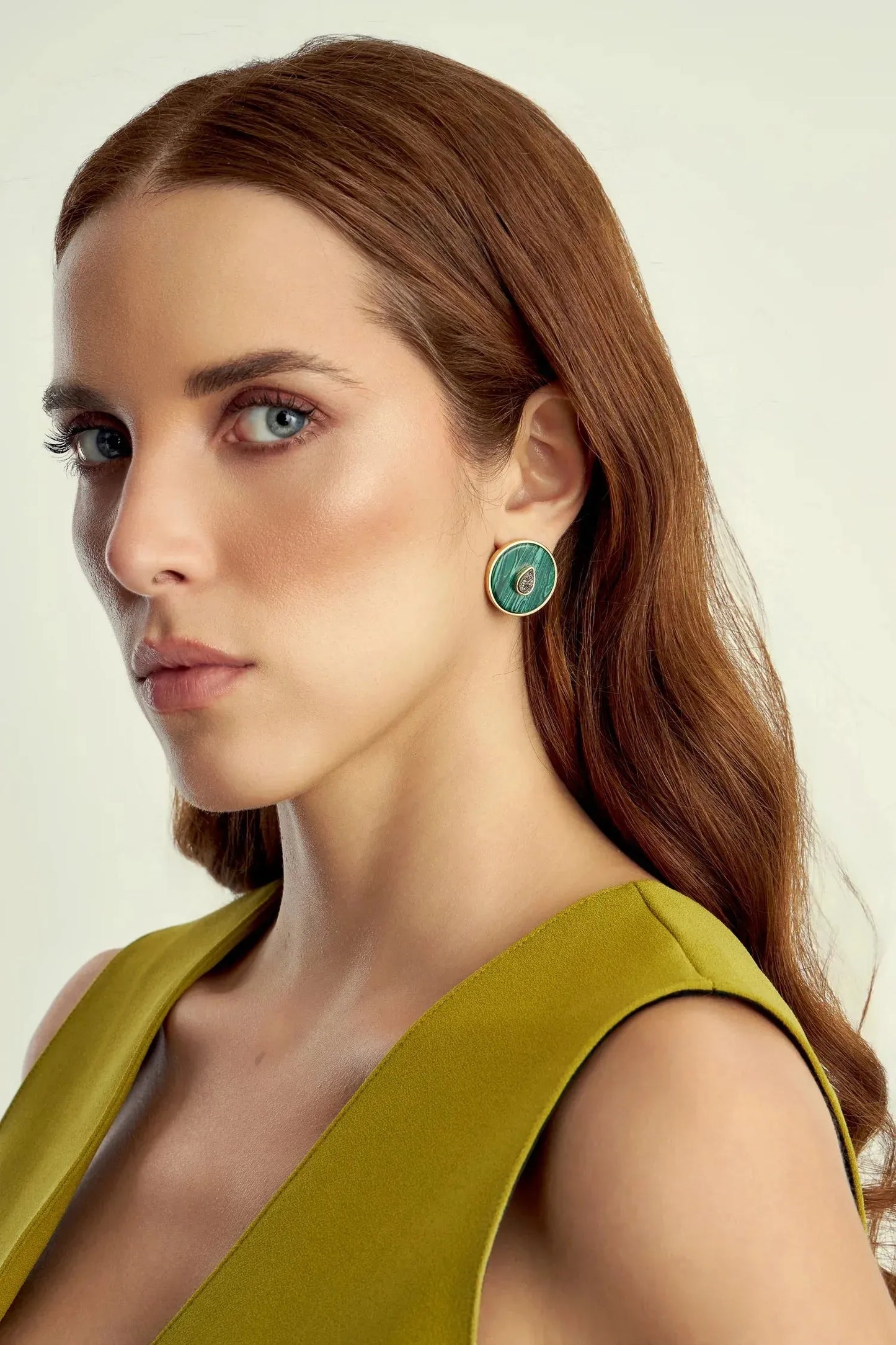 Brinco Transformação com Drusa Titânio e Malaquita em Banho de Ouro 18