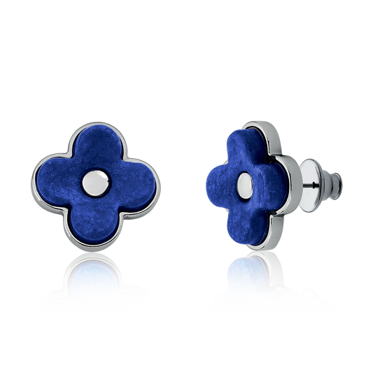 Brinco Radiante - Feldspato Azul Anil capta essa essência com seu elegante Banho de Ródio Negro