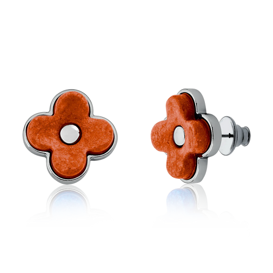 Brinco Radiante - Feldspato Laranja capta essa essência com seu elegante Banho de Ródio Negro