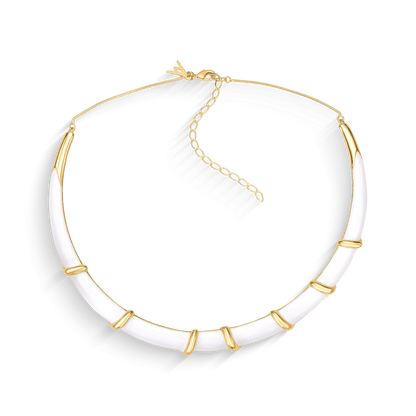 A Choker Macramê é uma peça moderna e sofisticada da Coleção Macramê. O colar, em Banho de Ouro 18K, possui um design minimalista com uma base esmaltada que destaca a pureza da cor. É ajustável, sendo ideal para criar composições de layering elegantes ou ser usada como ponto focal clean no decote.