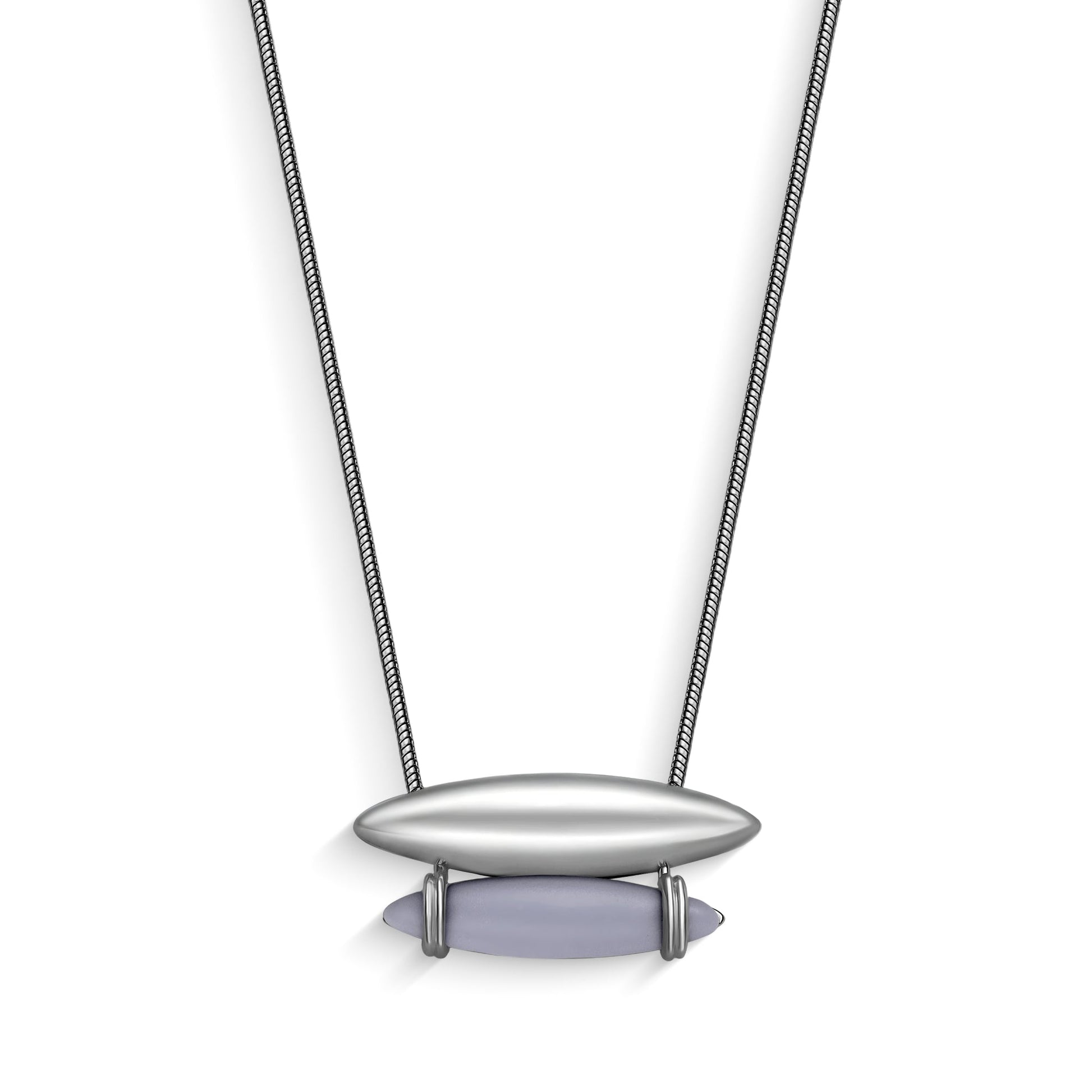 Use o Colar Origem com Resina Azul Hortência e Banho de Ródio Negro para trazer calma e serenidade. AIMER JOIAS