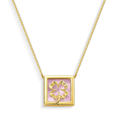 Com um design geométrico e equilibrado, o colar é produzido com Banho de Ouro 18K e possui um pingente com Ametista para a sorte espiritual, do equilíbrio e da conexão com o que realmente importa. A tonalidade violeta vibrante da pedra natural é realçada pelo brilho do banho de ouro, conferindo um charme clássico e distinto.