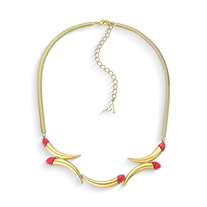 O Colar Caminhos com Feldspato Vermelho em Banho de Ouro 18K é uma joia de luxo que confere energia e paixão, unindo a força da pedra ao brilho imponente do ouro.